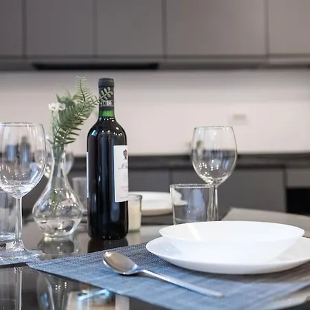 Apartment City Life/tre Torri Comfort A 5 Stelle, Metro A 700m, Wi-fi *