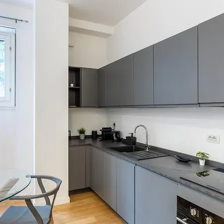 Apartment City Life/tre Torri Comfort A 5 Stelle, Metro A 700m, Wi-fi
