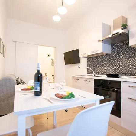 Ihost - Mancini 14 Apartment *