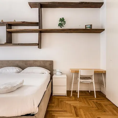 Ampio Zona Moscova Con Due Terrazzi Milão