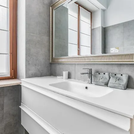 Ampio Zona Moscova Con Due Terrazzi *