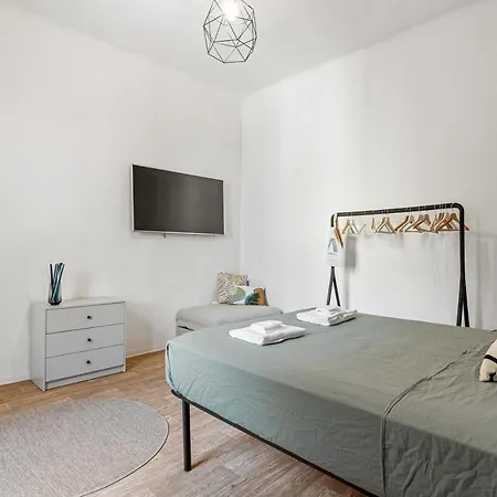 Navigli Charming Flat شقة *