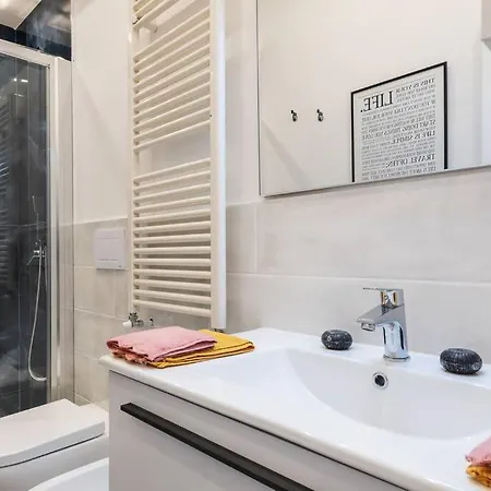 Frisi Fast Wifi Aircon Flexyrent