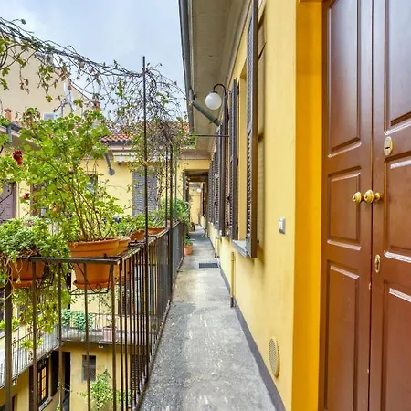 Casa Bambu - Top Floor Apartment In The Heart Of Navigli - 15 Mins From Duomo