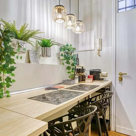 Casa Bambu - Top Floor Apartment In The Heart Of Navigli - 15 Mins From Duomo شقة *