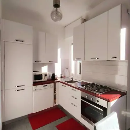 Bilocale Luminoso E Accogliente Zona Marche Διαμέρισμα *