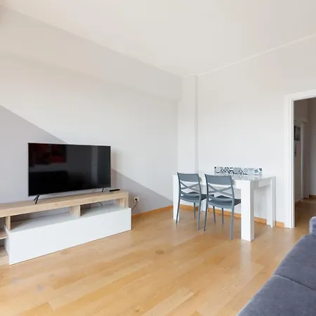 Famagosta Balcony Apartment Milan