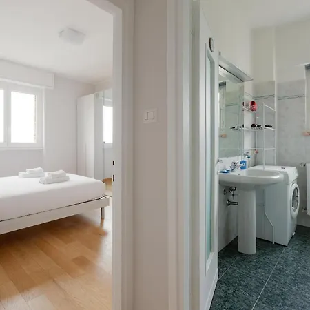 Apartment Famagosta Balcony Milan