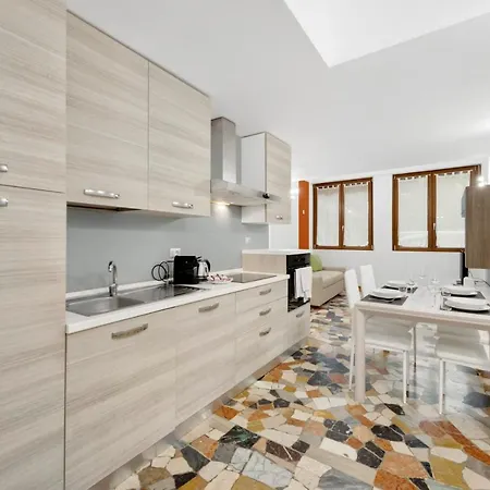 Con Metro Diretta 10 Minuti Duomo