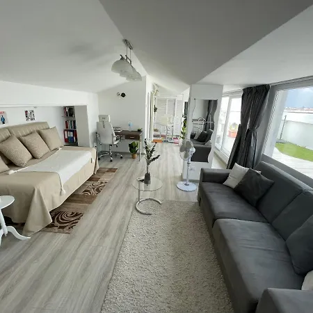 Apartamento Con Ampia Terrazza E Vista Su *
