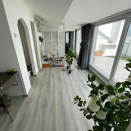 Apartment Con Ampia Terrazza E Vista Su