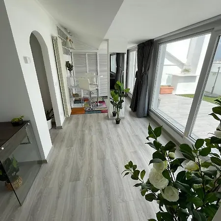 Apartment Con Ampia Terrazza E Vista Su