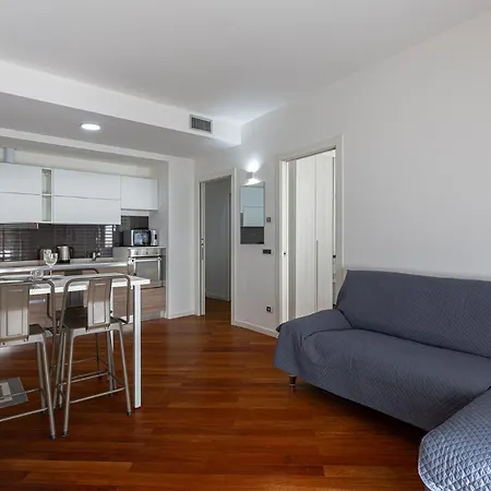 Central/garibaldi Luxurious Two-room Apartment. شقة