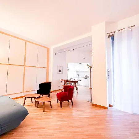 Cool House In Center *