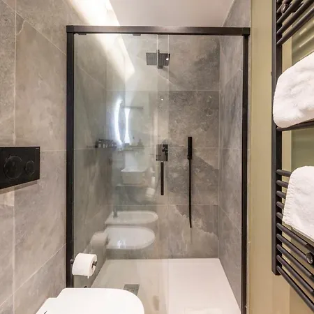 Monte Nero, 62 - Comodo E In Posizione