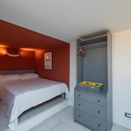 Ihost - Romilli 17a * Μιλάνο