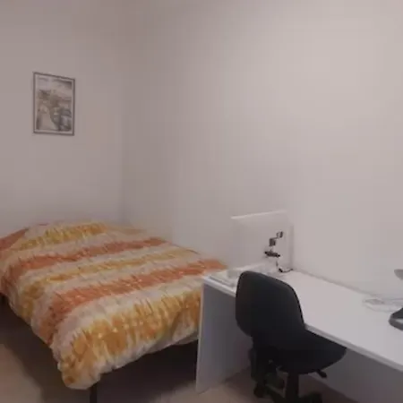 Singola Nel Vicino Metro *