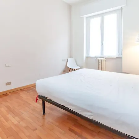 Double In The Center - 20 Min Walk From Duomo Милан