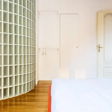 Stylish Two Bedroom In Great Location Lejlighed Milano