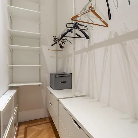 The Rent - Spacious One-bedroom In Paolo Sarpi District ミラノ