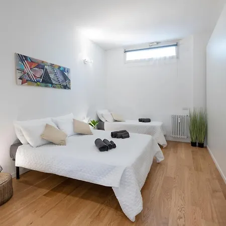 Deluxe 120 Mq , 4 Minuti A Piedi Dai Navigli Apartment
