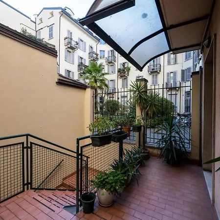 Shortmi Garibaldi * Milano