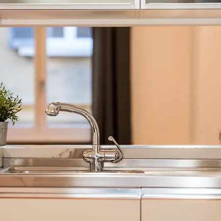 Daire Shortmi Garibaldi *