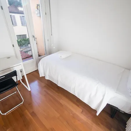 Shortmi Garibaldi Milaan