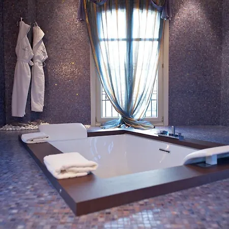 Hotel Grand Visconti Palace