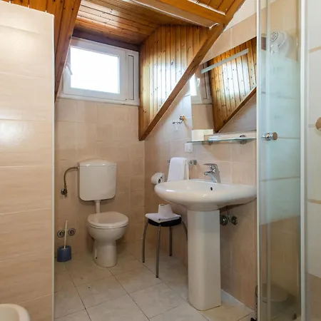 ピオラ ホテル 2*