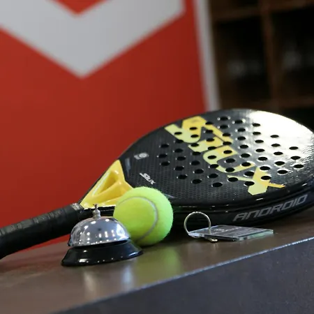 & Urban Padel 아파트호텔 밀라노