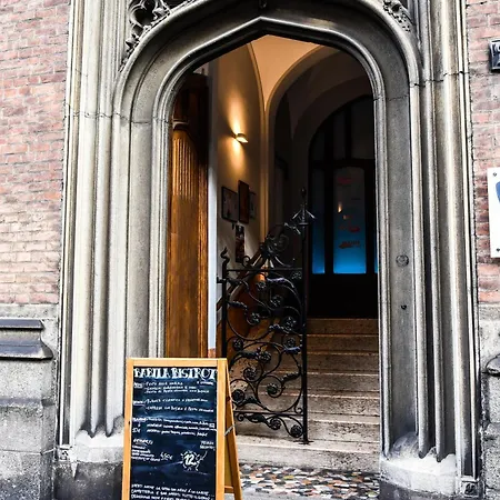 Babila & Bistrot Hostel *