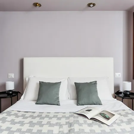 The Rent - Spacious One-bedroom In Moscova District Διαμέρισμα