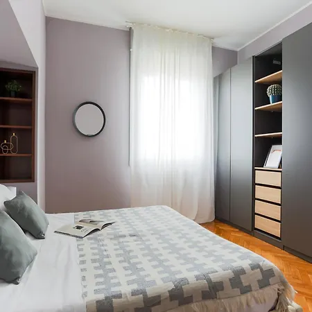 The Rent - Spacious One-bedroom In Moscova District Apartamento *