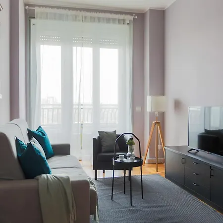 The Rent - Spacious One-bedroom In Moscova District *