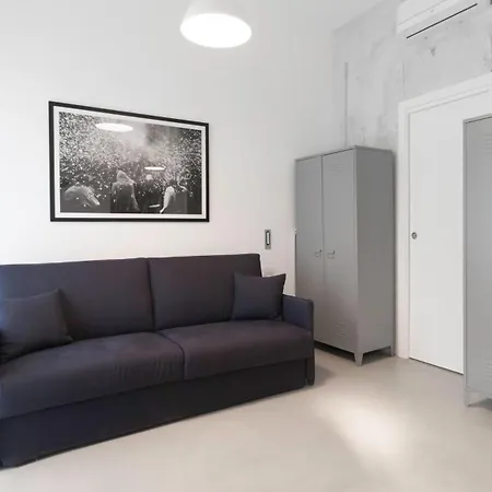 Italianway - Piazza Niccolo Tommaseo 2a *