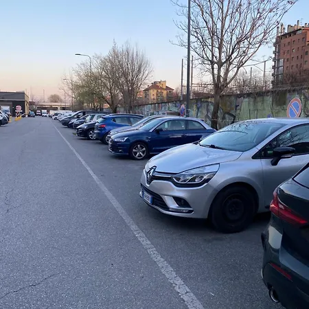 Ringhiera House Milano - Free Parking Near Fondazione Prada