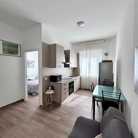 Bilocale In Bande Nere-metro Rossa Duomo Apartment *