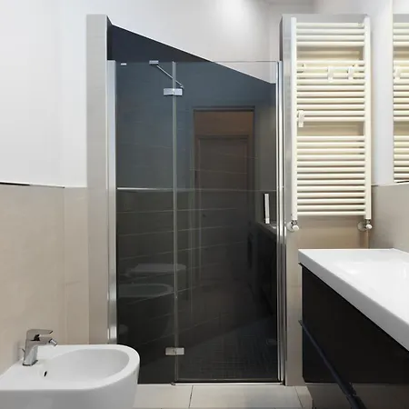 Nam House & Posto Auto * Milan