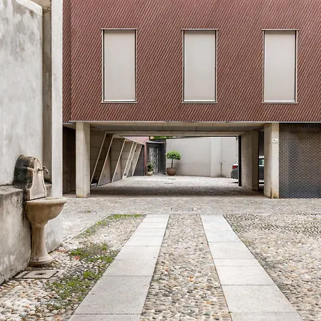 Nam House & Posto Auto * Milan