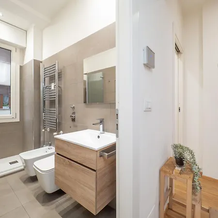 5 Guests - Modern With Balcony Milan