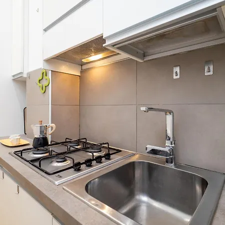 5 Guests - Modern With Balcony Milan