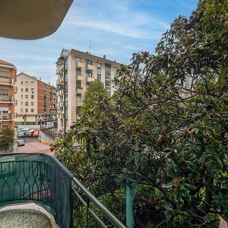 5 Guests - Modern With Balcony Apartment *