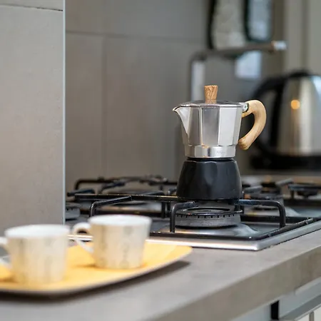 5 Guests - Modern With Balcony Милан