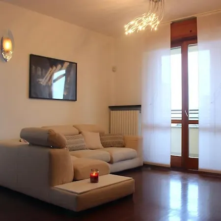 Lägenhet Parking + Balcony Accogliente Bilocale Milano