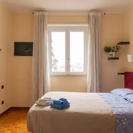 Panoramic Views, Location Apartment