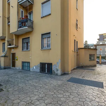 Apartamento Guesthost - Affori M3 Modern And Cozy *