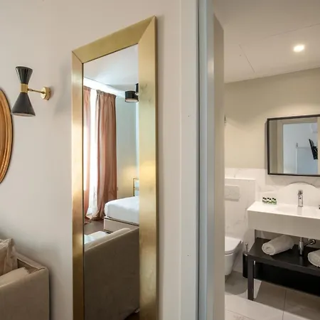 Daplace - Corso Monforte Pensión 4*