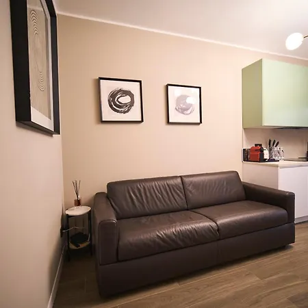 Botticelli Golden House Next To Duomo *