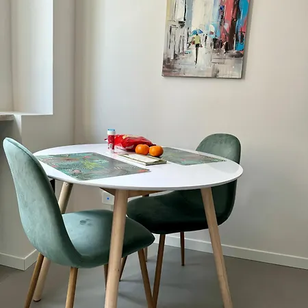 Rainbow Flat- Monolocale Luminoso * Milan